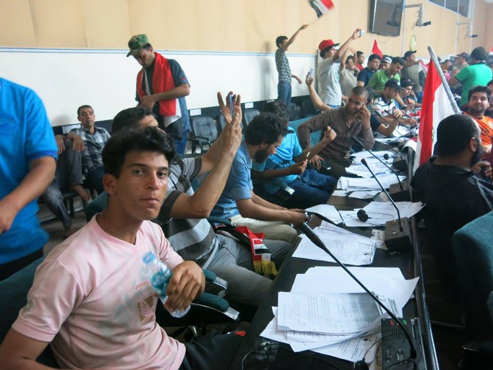 لحظة اقتحام البرلمان العراقي - تصوير: خليل المرشدي